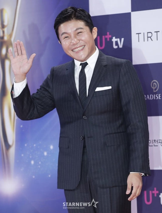 Comedian Jo Se-ho announces his upcoming wedding to a non-celebrity girlfriend on October 20, 2023, in a heartfelt invitation unveiled exclusively by Star News. - OUR K-POP