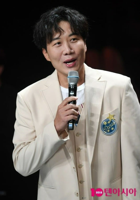 Dor Kyung-wan Moves to Tears by Heartwarming Surprise from His Children During Their Family Adventure in the US - OUR K-POP