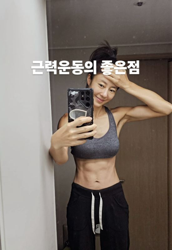 Former Jewelry Member Lee Ji-hyun Showcases Impressive Abs and Unmatched Health Metrics After Commitment to Strength Training - OUR K-POP