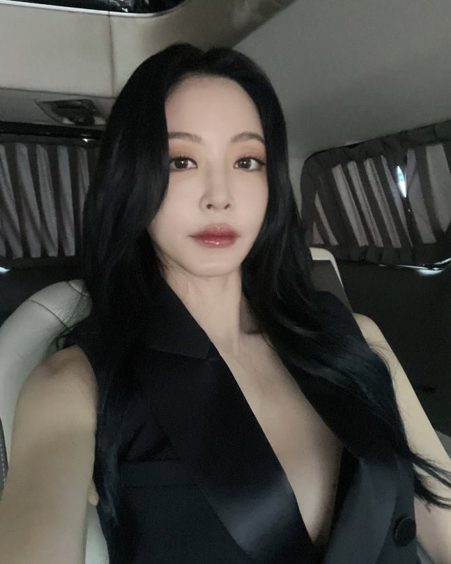 Han Ye-seul Stuns in Bold Fashion Statement Amid Exciting New Life as Newlywed - OUR K-POP