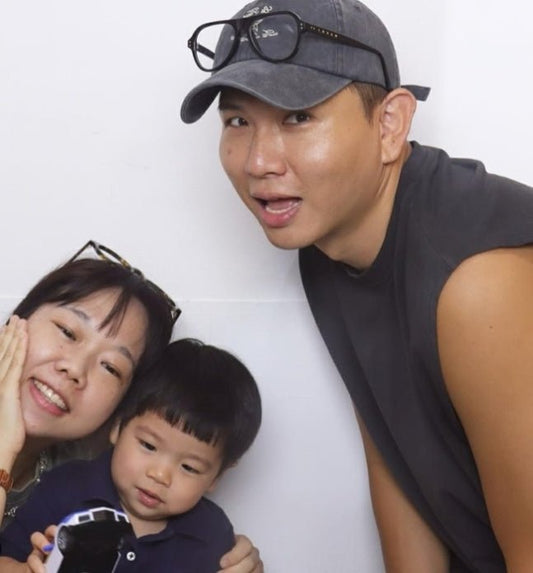 "Interior Designer Jay Soon Shares Heartwarming Family Photo with Wife Hong Hyun-hee and Son Jun-bum" - OUR K-POP