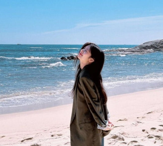 Jung So-min's Beach Photos Spark Dating Rumors After Jung Hae-in Likes Post - OUR K-POP