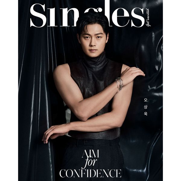 [Magazine] [24 - 12 - 23] Singles 2025.01 (Cover : Oh Sang Uk / Contents : SHINee : ONEW) - OUR K - POP